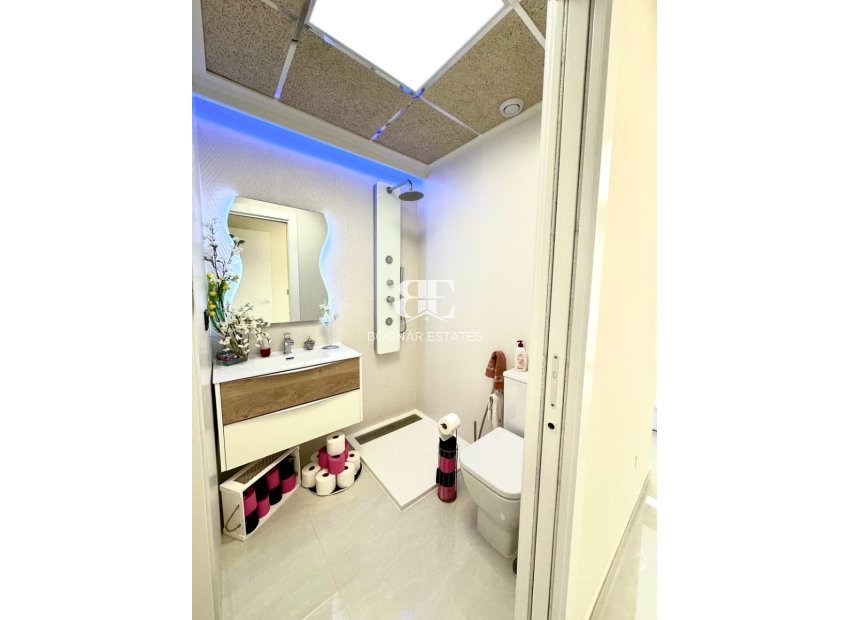 Herverkoop - Herenhuis -
Torrevieja - Los Balcones