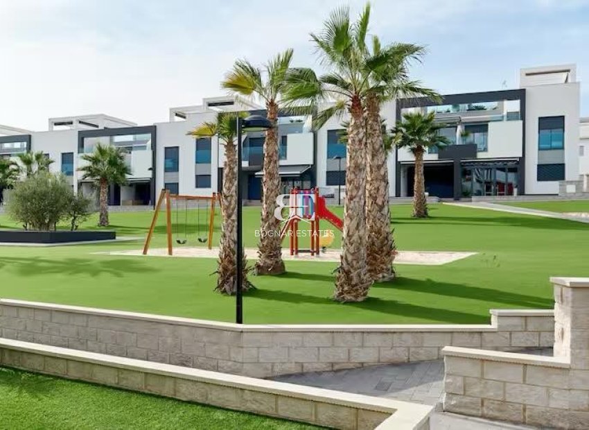 Herverkoop - Herenhuis -
Torrevieja - Punta Prima