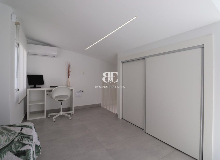 Herverkoop - Herenhuis -
Torrevieja - San Luis