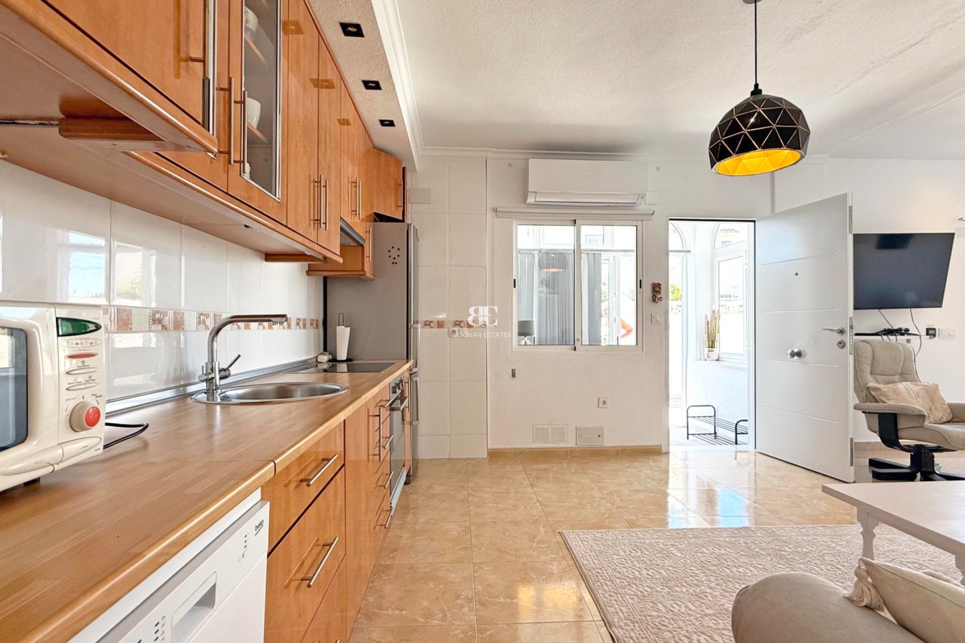 Herverkoop - Herenhuis -
Torrevieja - Torrelamata - La Mata