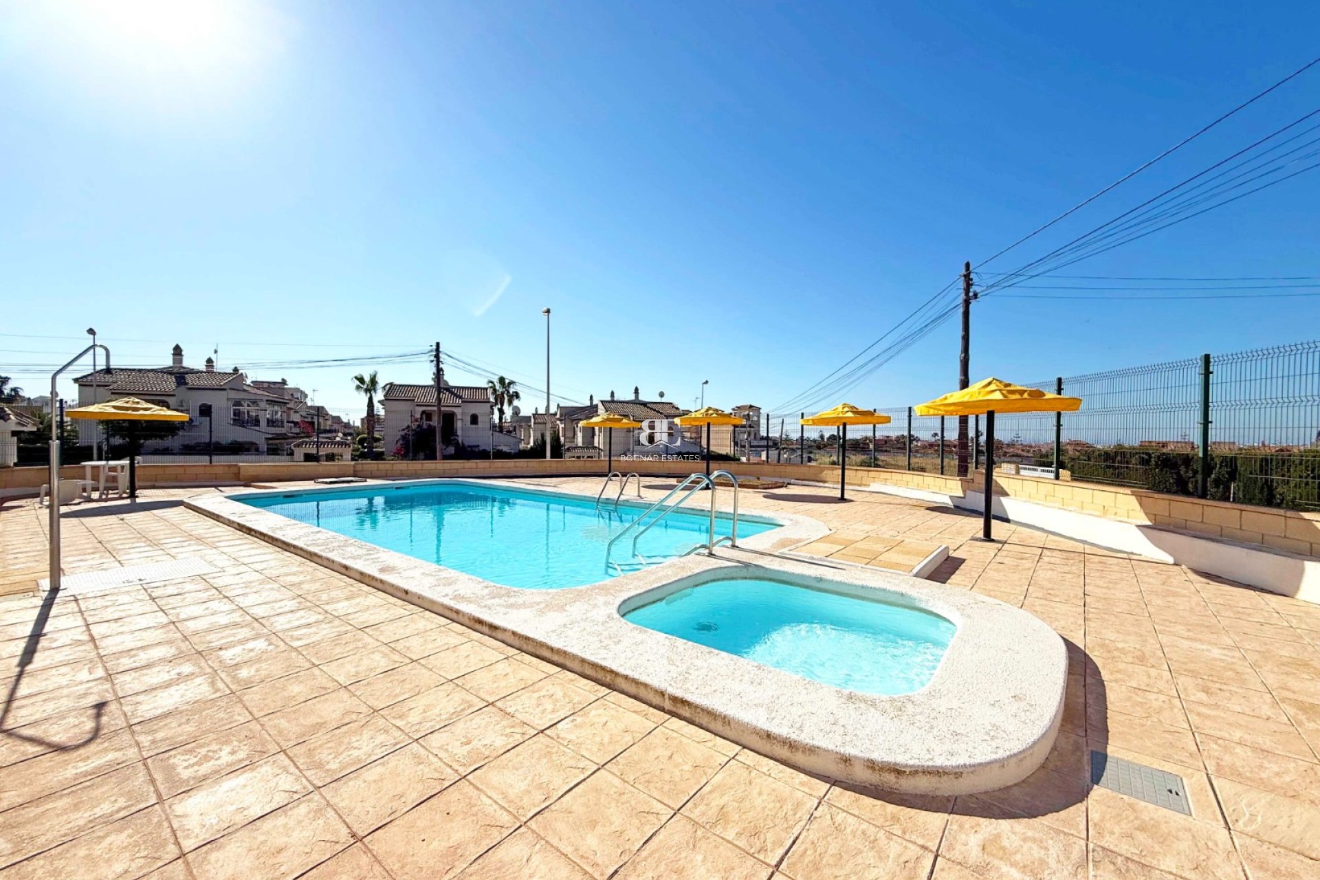 Herverkoop - Herenhuis -
Torrevieja - Torrelamata - La Mata