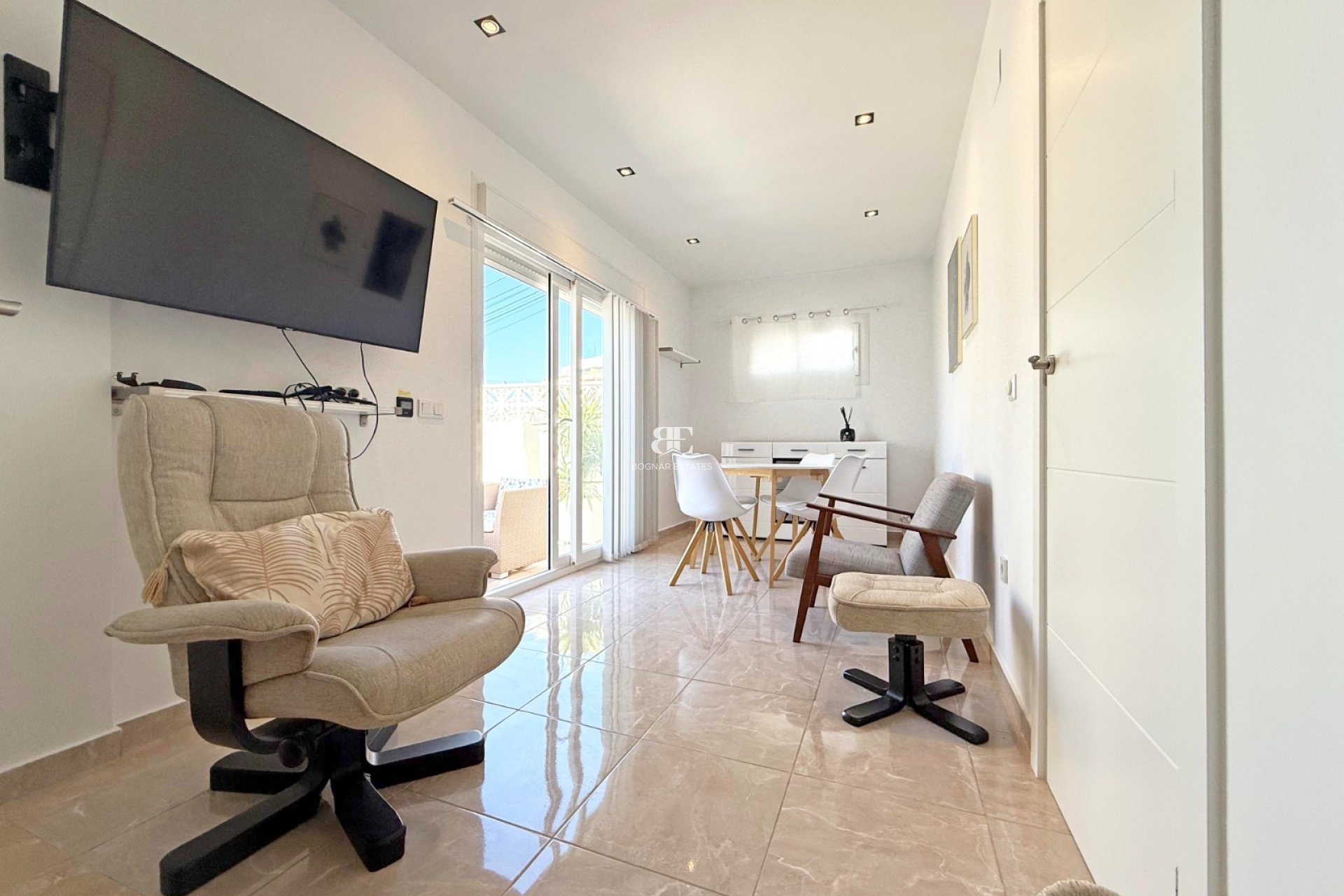 Herverkoop - Herenhuis -
Torrevieja - Torrelamata - La Mata