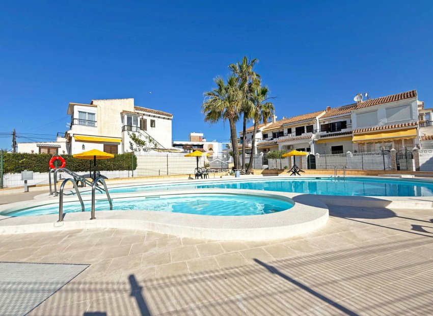 Herverkoop - Herenhuis -
Torrevieja - Torrelamata - La Mata