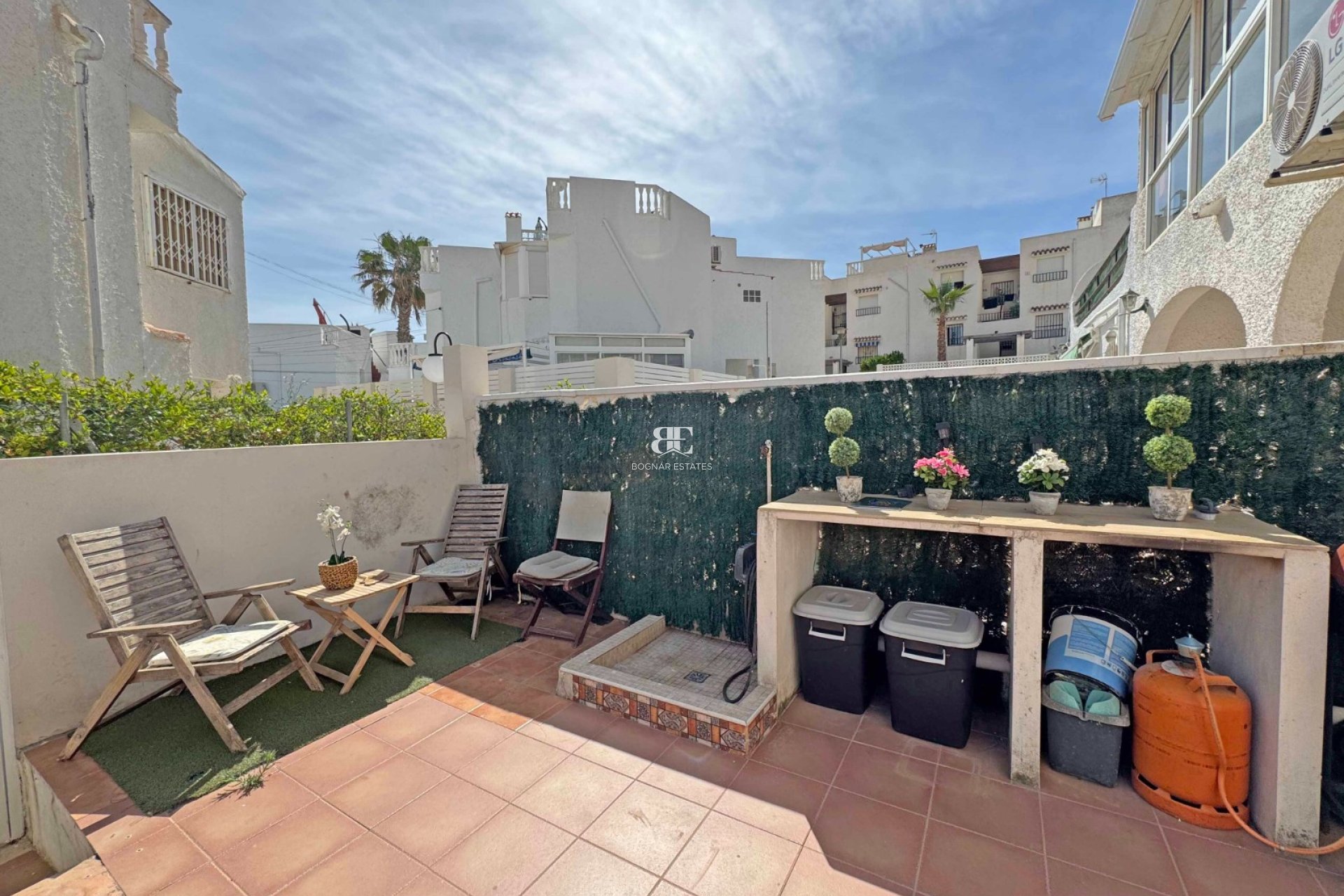 Herverkoop - Herenhuis -
Torrevieja - Torrelamata - La Mata