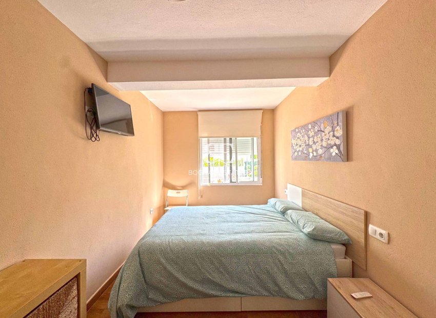 Herverkoop - Herenhuis -
Torrevieja - Torrelamata - La Mata