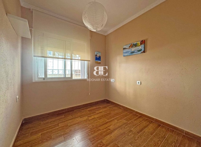 Herverkoop - Herenhuis -
Torrevieja - Torrelamata - La Mata