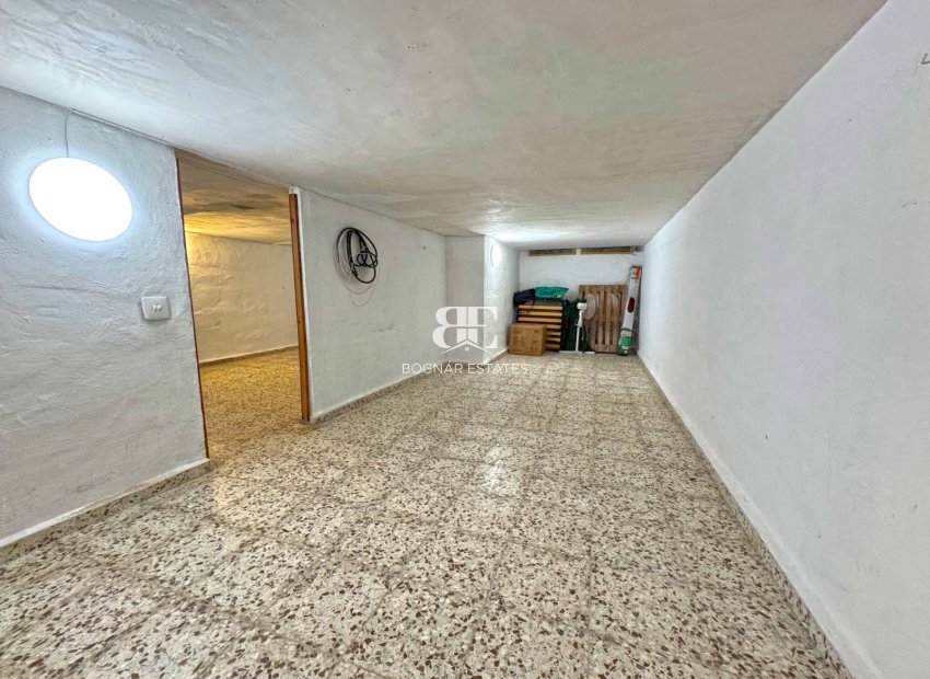 Herverkoop - Herenhuis -
Torrevieja - Torrelamata - La Mata