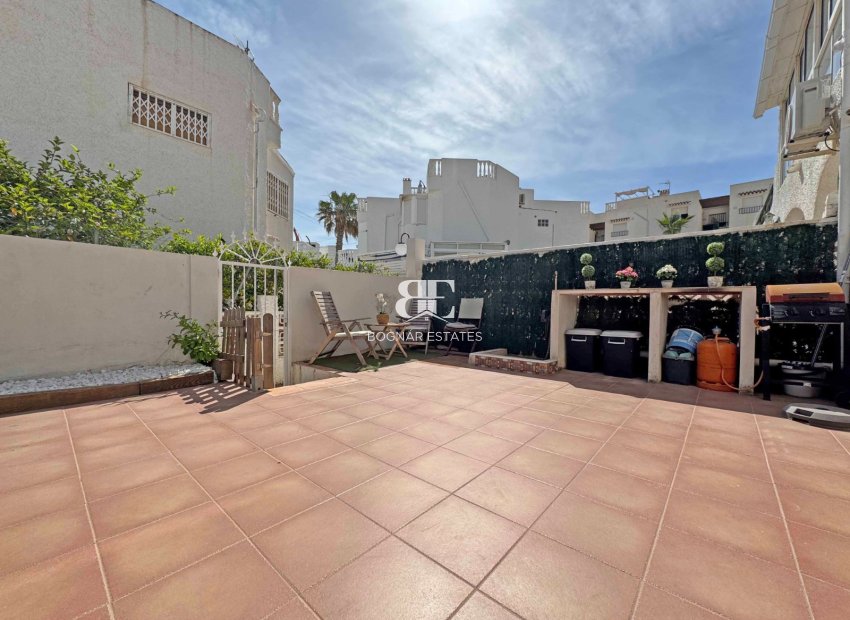 Herverkoop - Herenhuis -
Torrevieja - Torrelamata - La Mata
