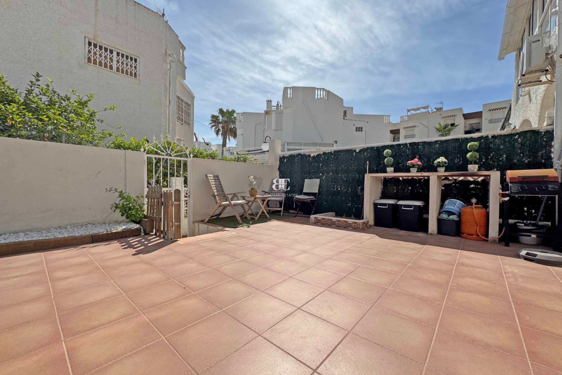 Herverkoop - Herenhuis -
Torrevieja - Torrelamata - La Mata