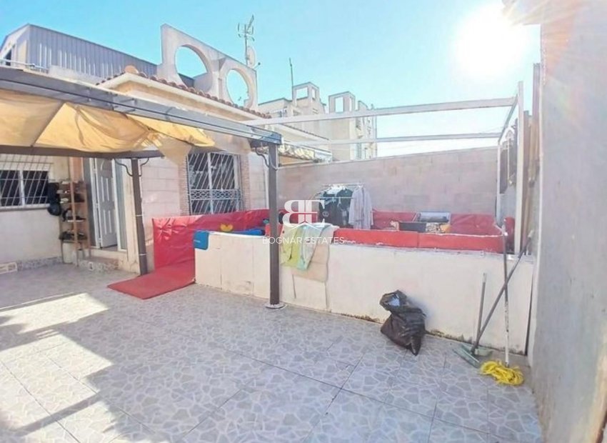 Herverkoop - Herenhuis -
Torrevieja - Torretas