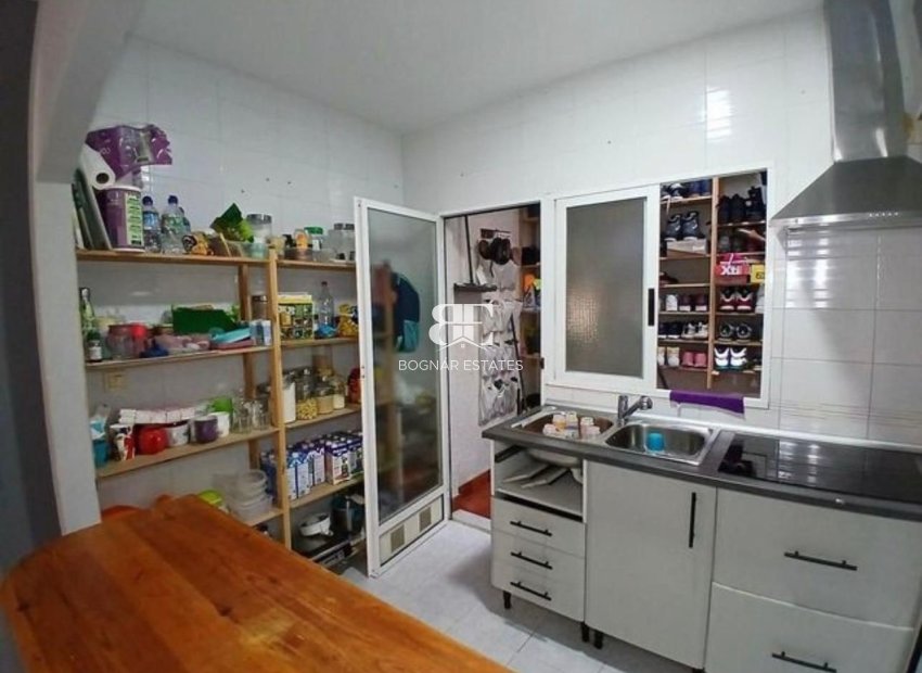 Herverkoop - Herenhuis -
Torrevieja - Torretas