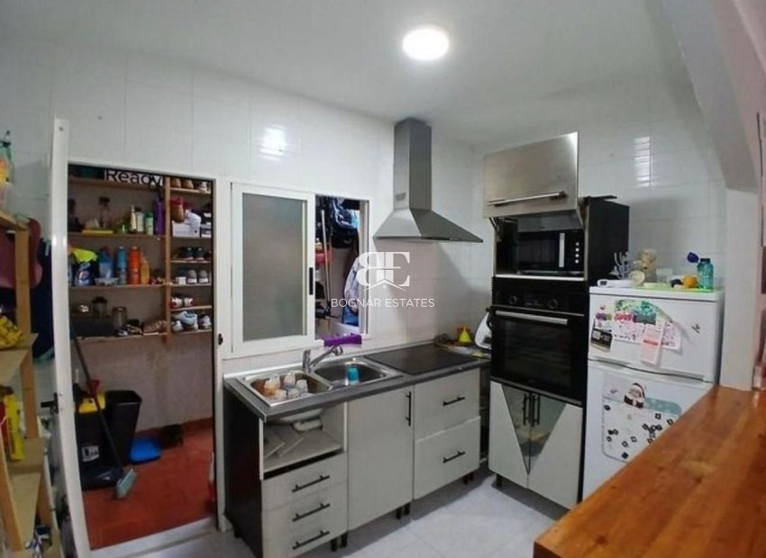 Herverkoop - Herenhuis -
Torrevieja - Torretas