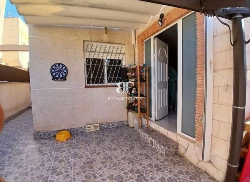 Herverkoop - Herenhuis -
Torrevieja - Torretas