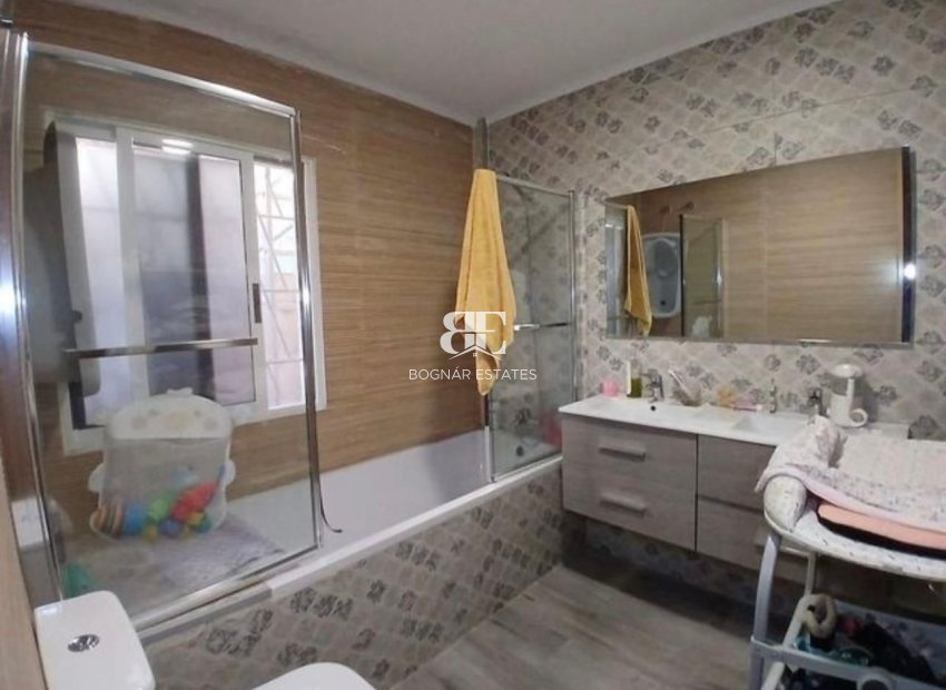 Herverkoop - Herenhuis -
Torrevieja - Torretas