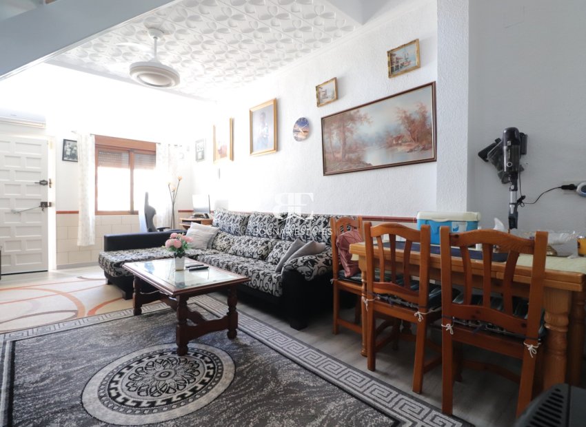 Herverkoop - Herenhuis -
Torrevieja - Torretas