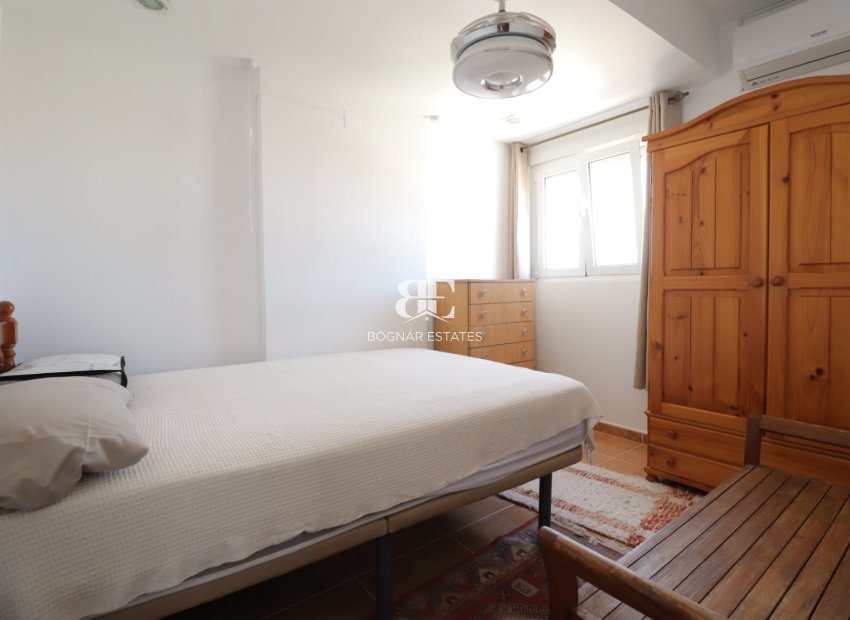 Herverkoop - Herenhuis -
Torrevieja - Torretas