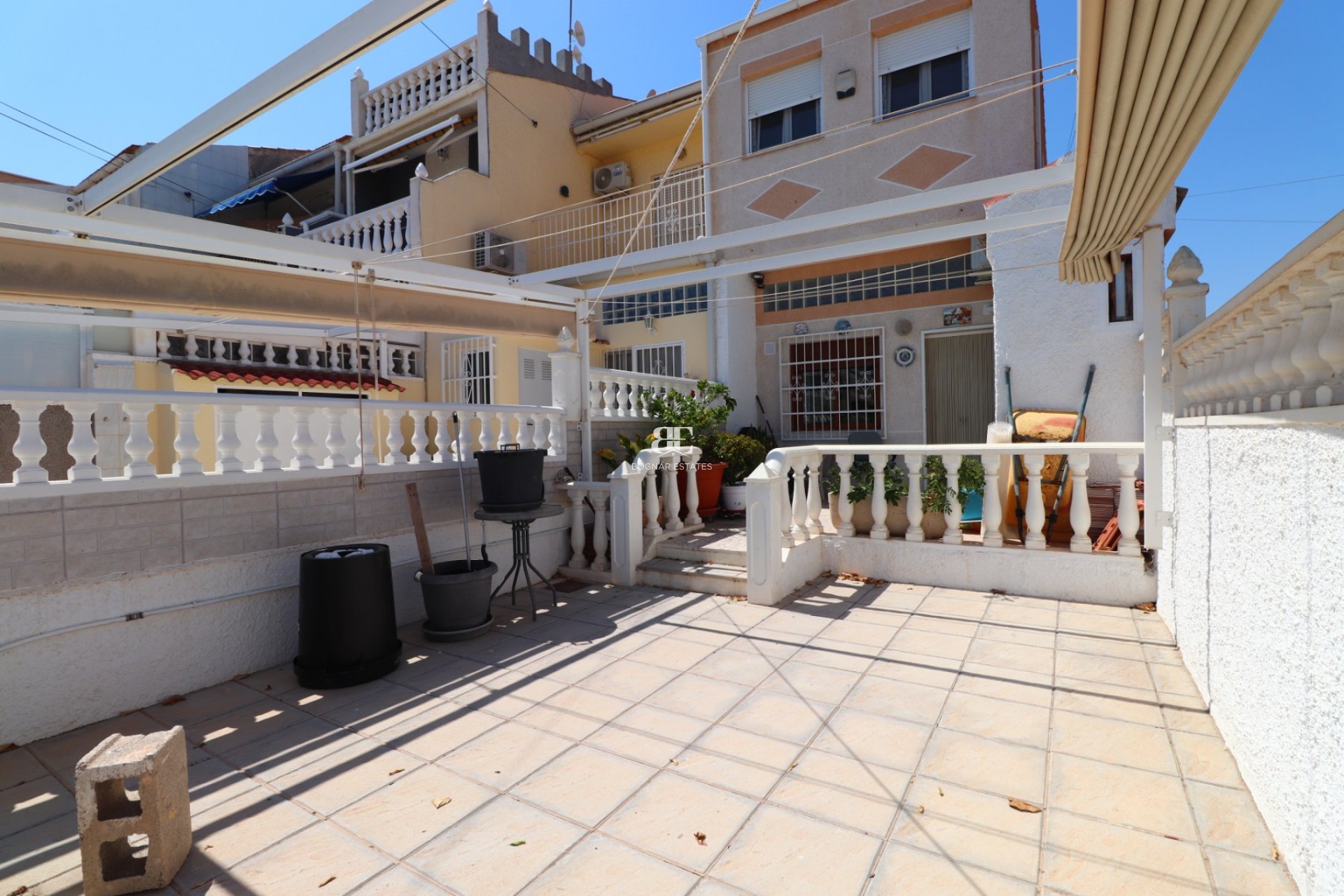 Herverkoop - Herenhuis -
Torrevieja - Torretas