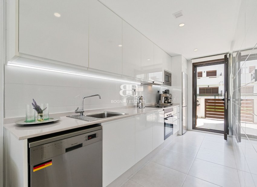 Herverkoop - Herenhuis -
Torrevieja