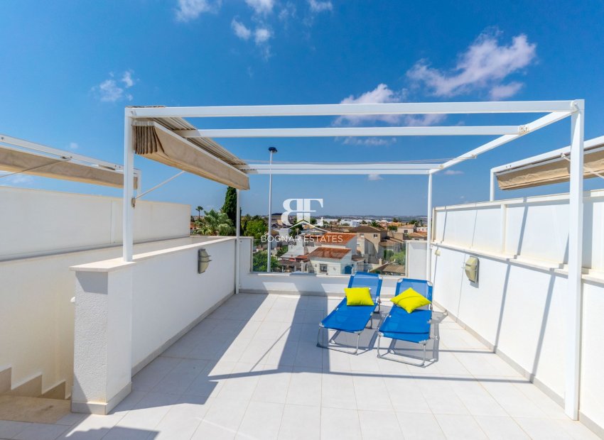 Herverkoop - Herenhuis -
Torrevieja