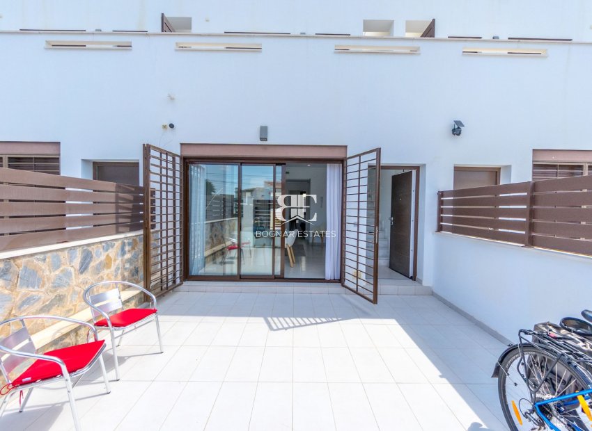 Herverkoop - Herenhuis -
Torrevieja