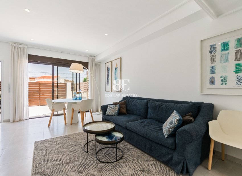 Herverkoop - Herenhuis -
Torrevieja