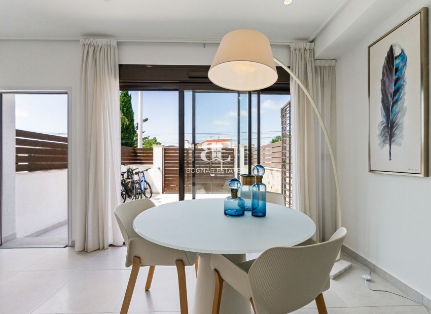 Herverkoop - Herenhuis -
Torrevieja