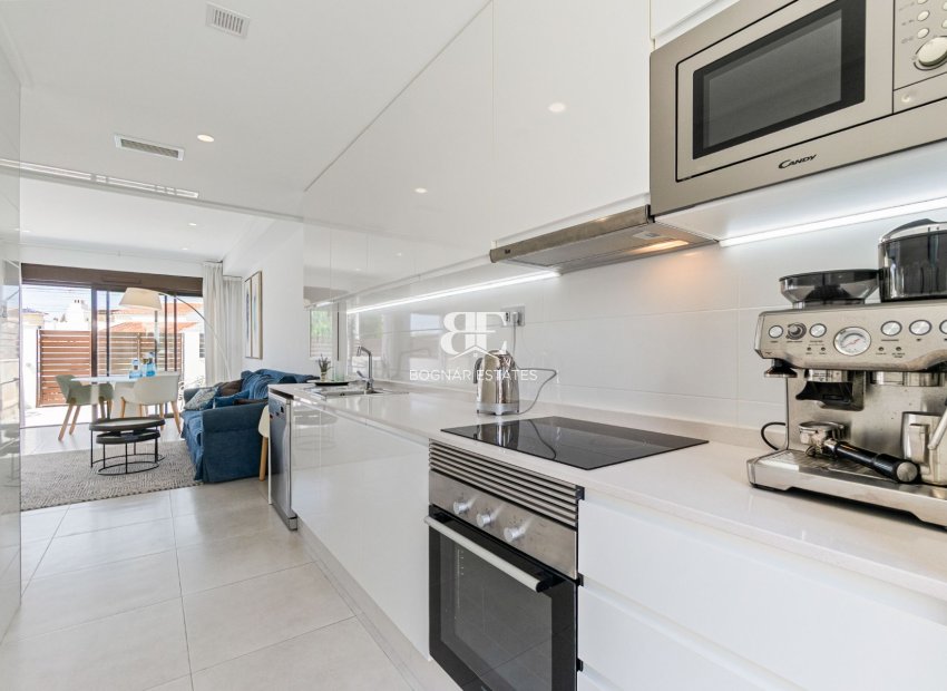 Herverkoop - Herenhuis -
Torrevieja