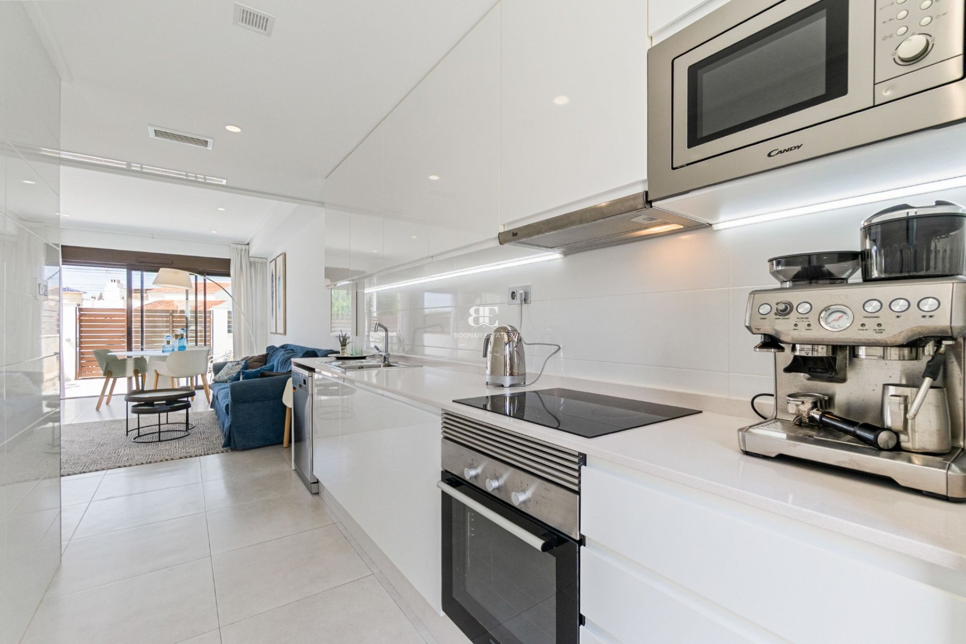 Herverkoop - Herenhuis -
Torrevieja