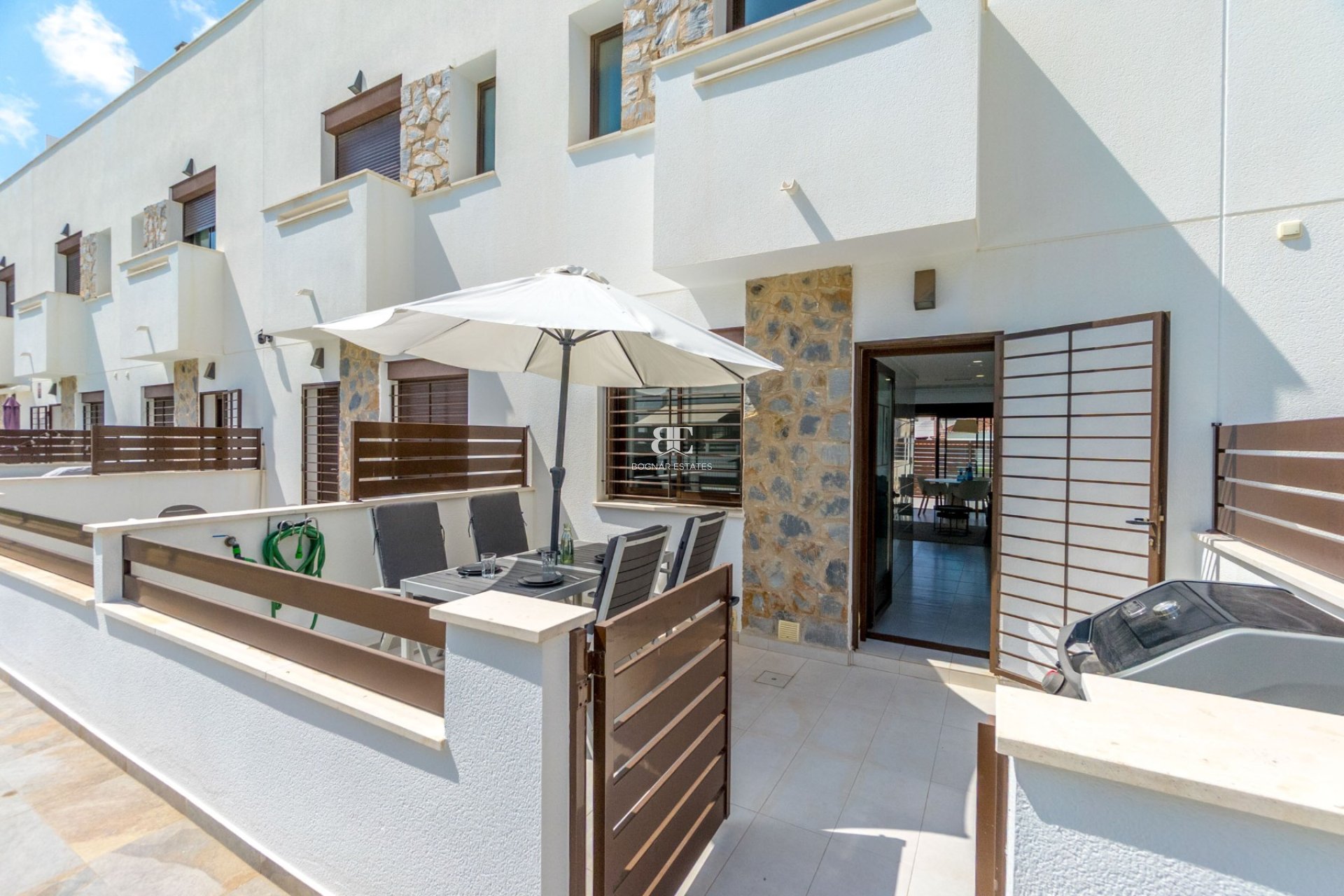 Herverkoop - Herenhuis -
Torrevieja