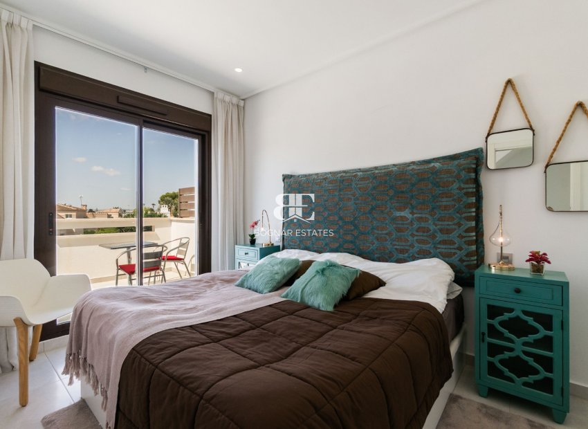 Herverkoop - Herenhuis -
Torrevieja