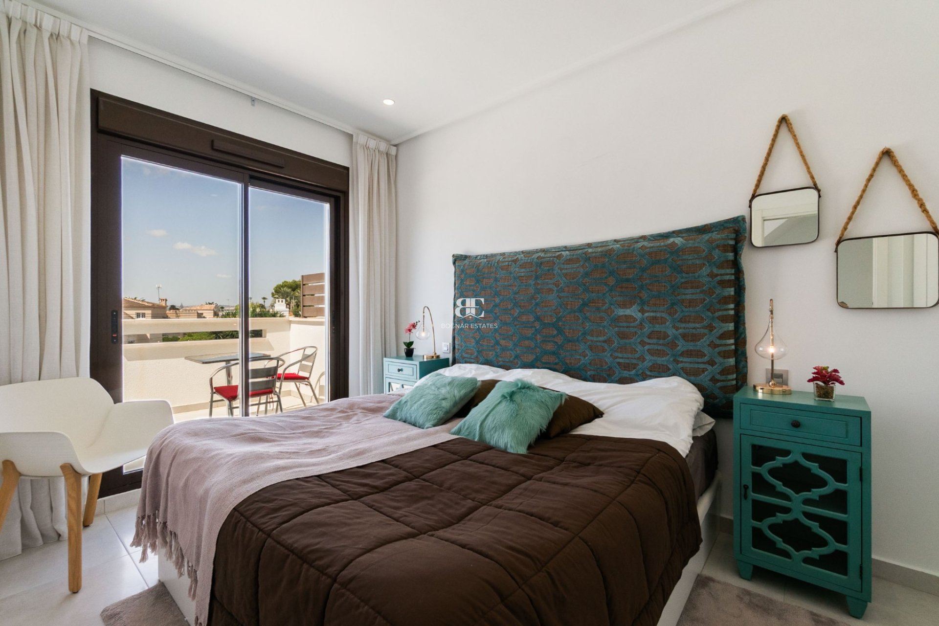 Herverkoop - Herenhuis -
Torrevieja