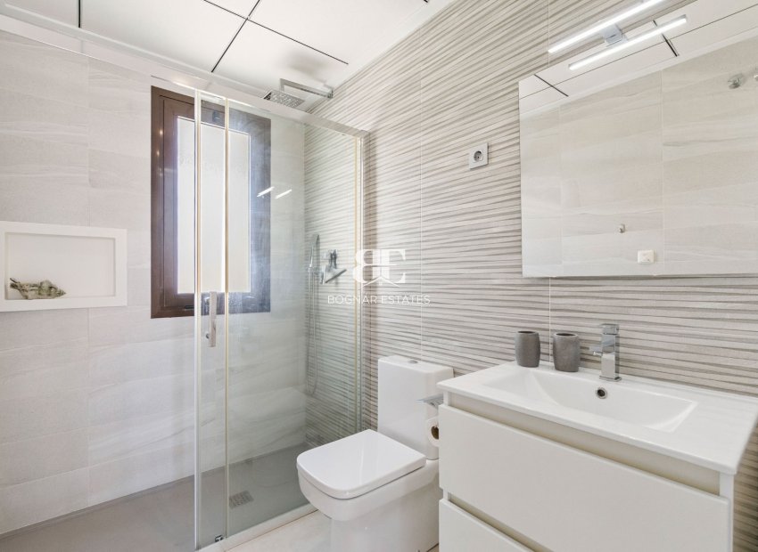 Herverkoop - Herenhuis -
Torrevieja