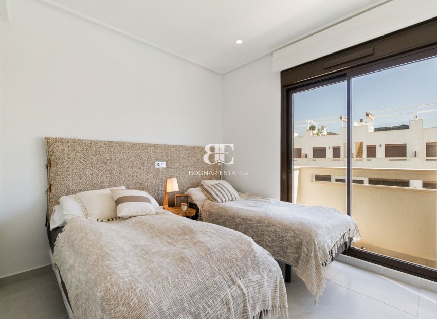 Herverkoop - Herenhuis -
Torrevieja