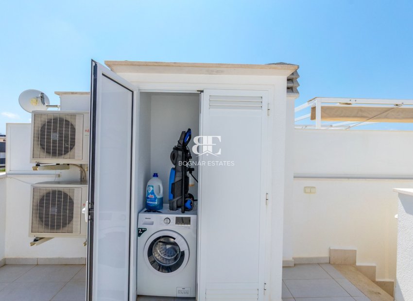 Herverkoop - Herenhuis -
Torrevieja