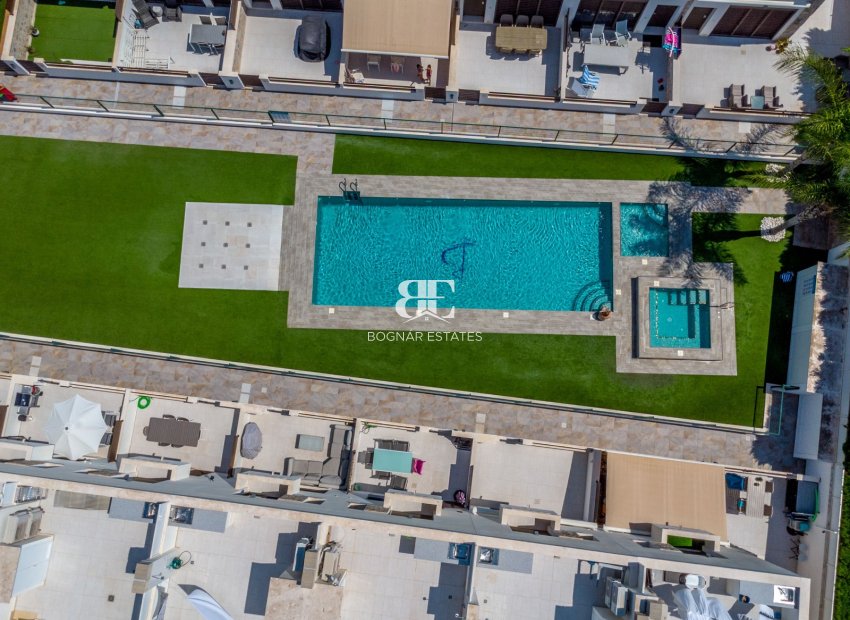 Herverkoop - Herenhuis -
Torrevieja