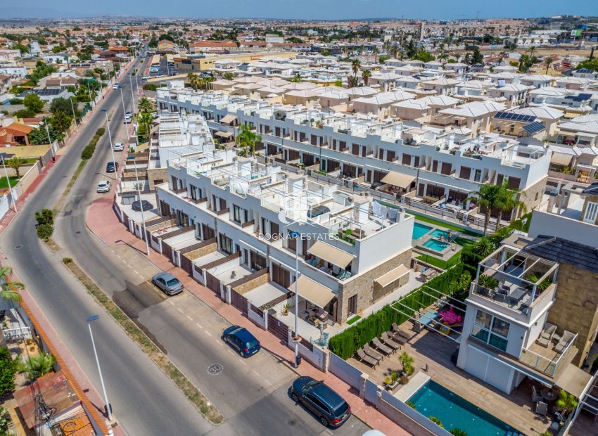 Herverkoop - Herenhuis -
Torrevieja