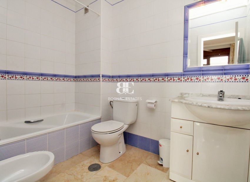 Herverkoop - Herenhuis -
Villamartín - PAU 8