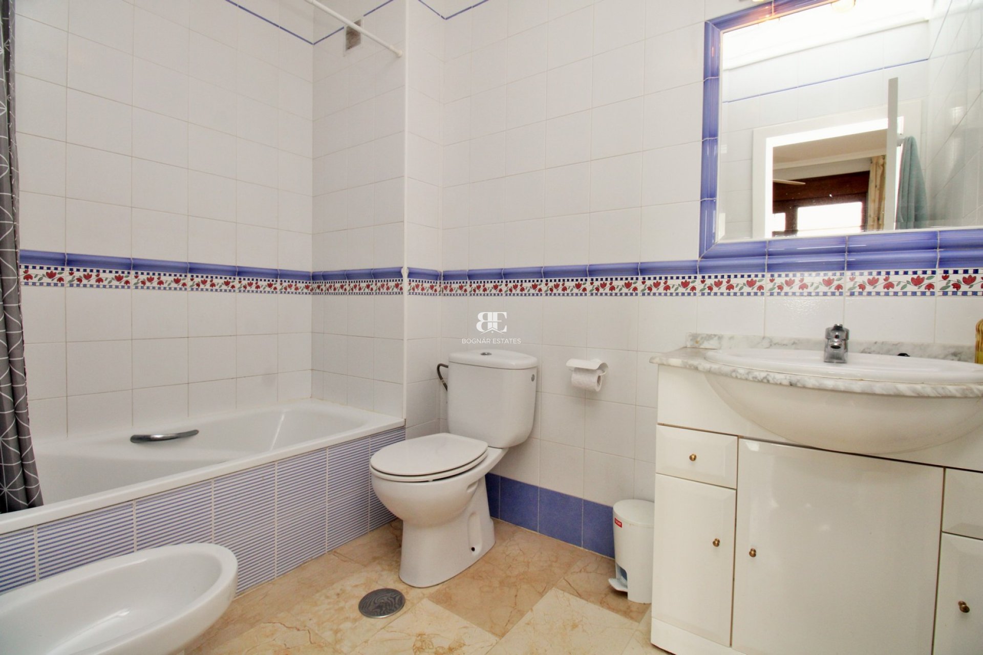 Herverkoop - Herenhuis -
Villamartín - PAU 8