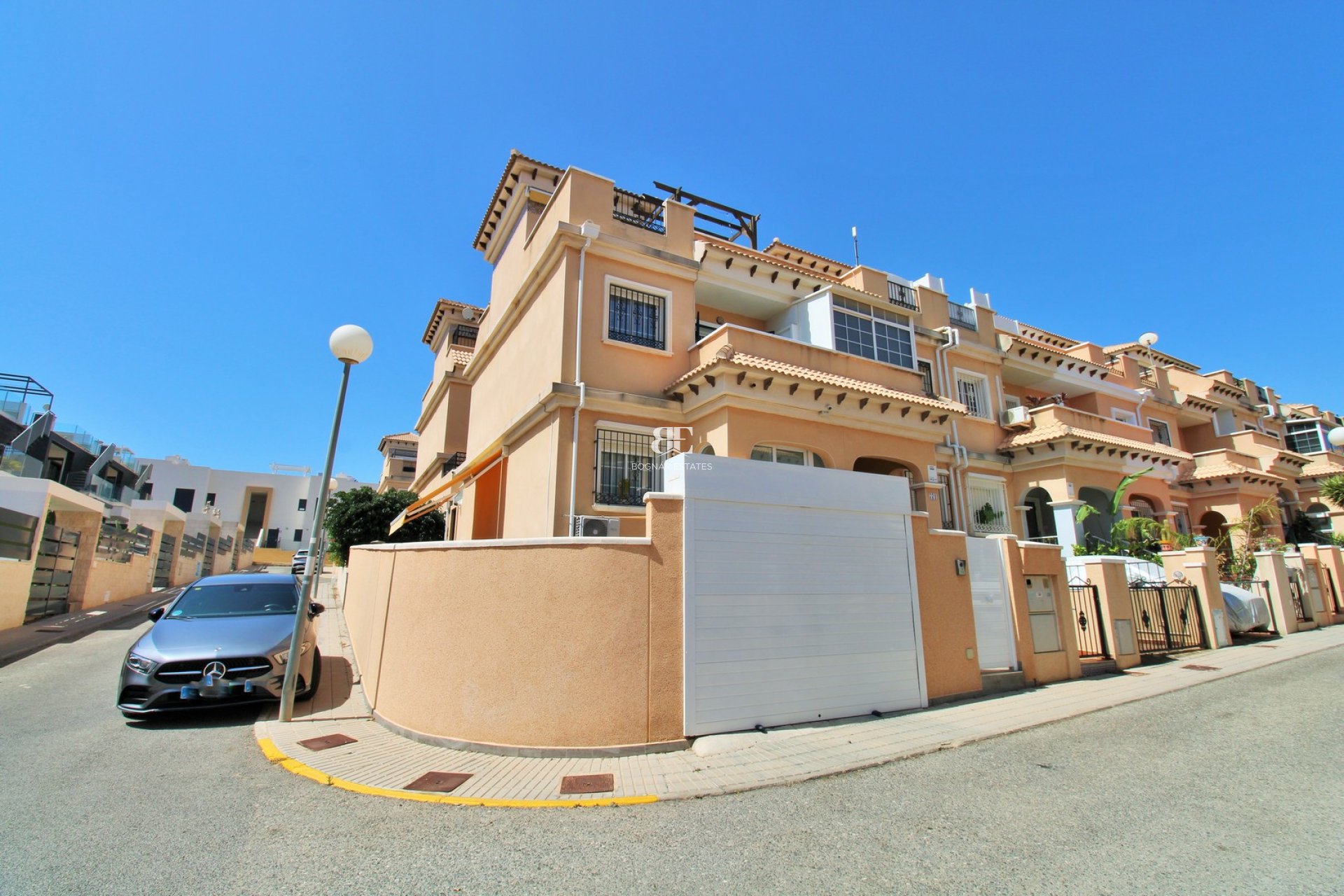 Herverkoop - Herenhuis -
Villamartín