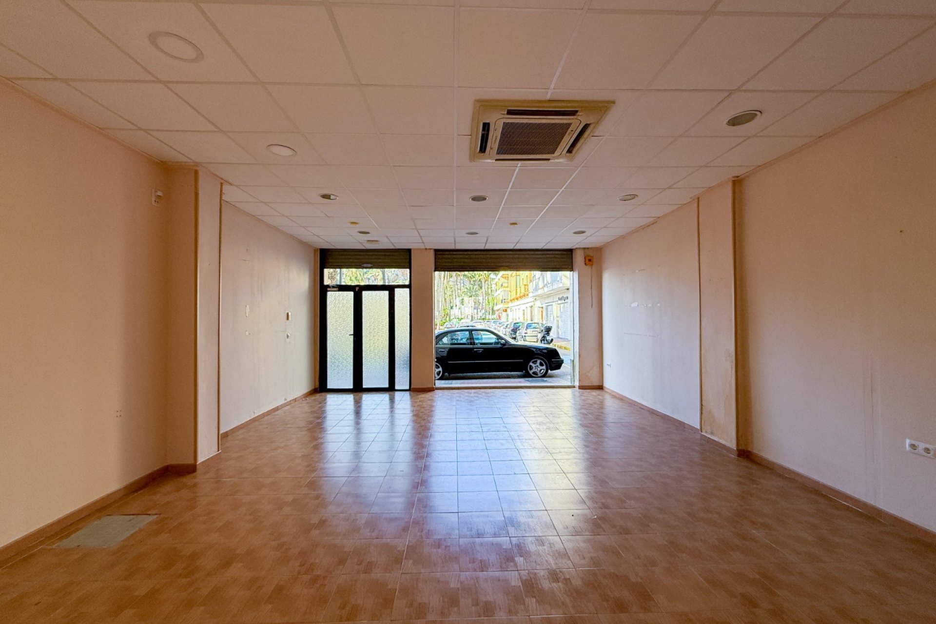 Herverkoop - Reclame -
Aguilas - Paseo Parra