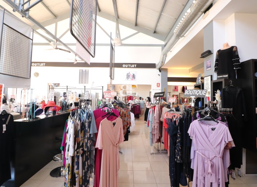 Herverkoop - Reclame -
Algorfa - La finca Golf