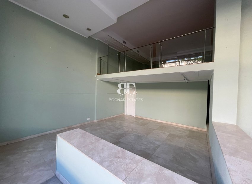 Herverkoop - Reclame -
Marbella - Puerto Banús