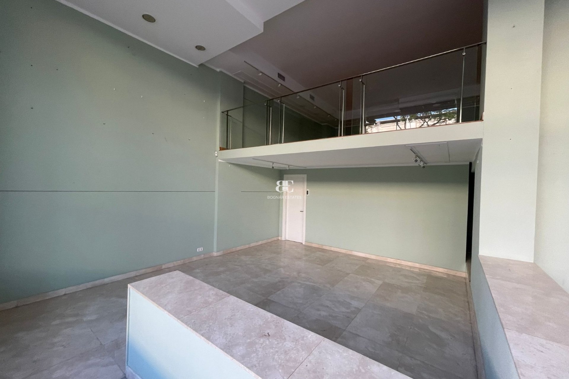 Herverkoop - Reclame -
Marbella - Puerto Banús