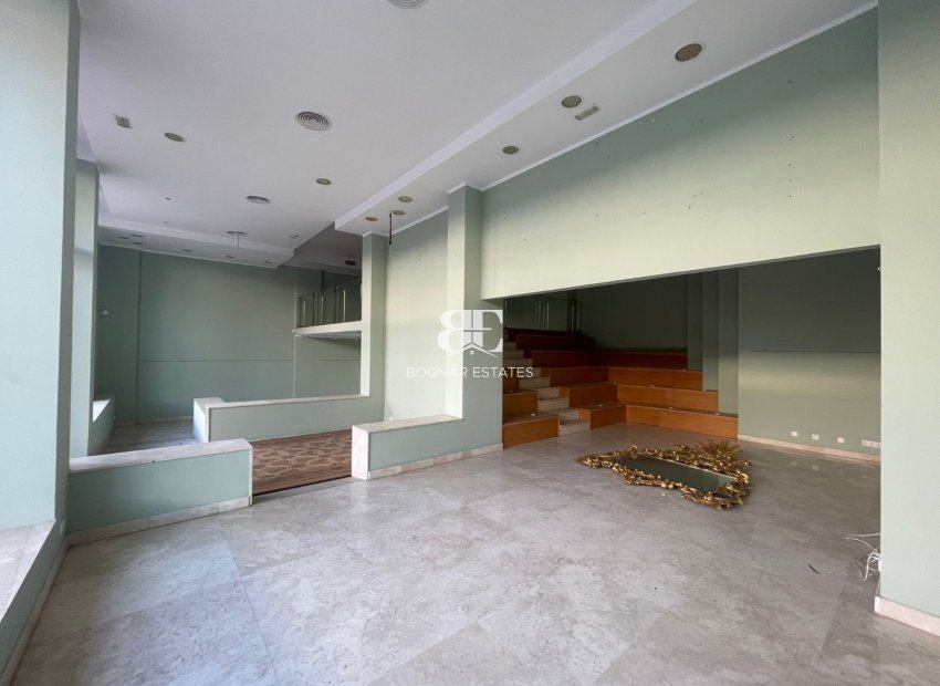 Herverkoop - Reclame -
Marbella - Puerto Banús