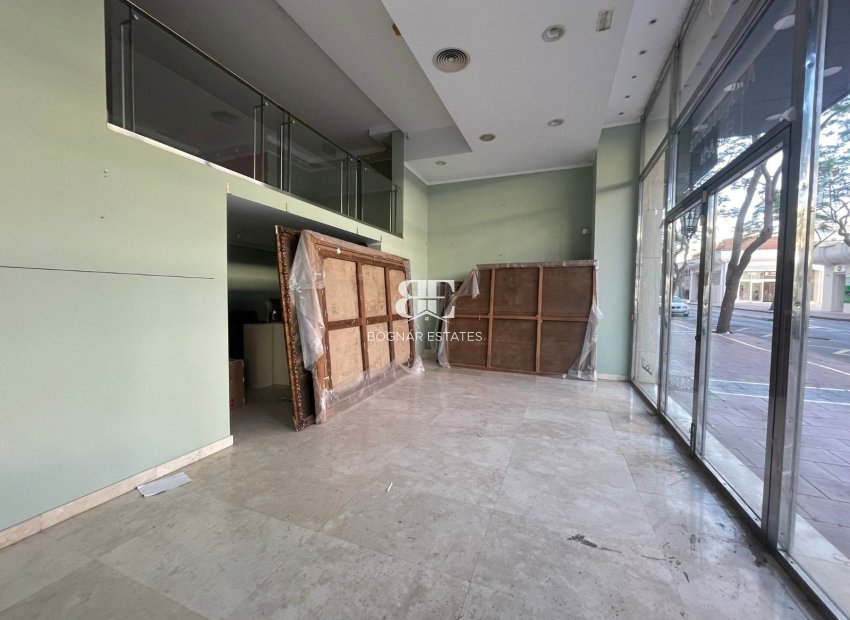 Herverkoop - Reclame -
Marbella - Puerto Banús