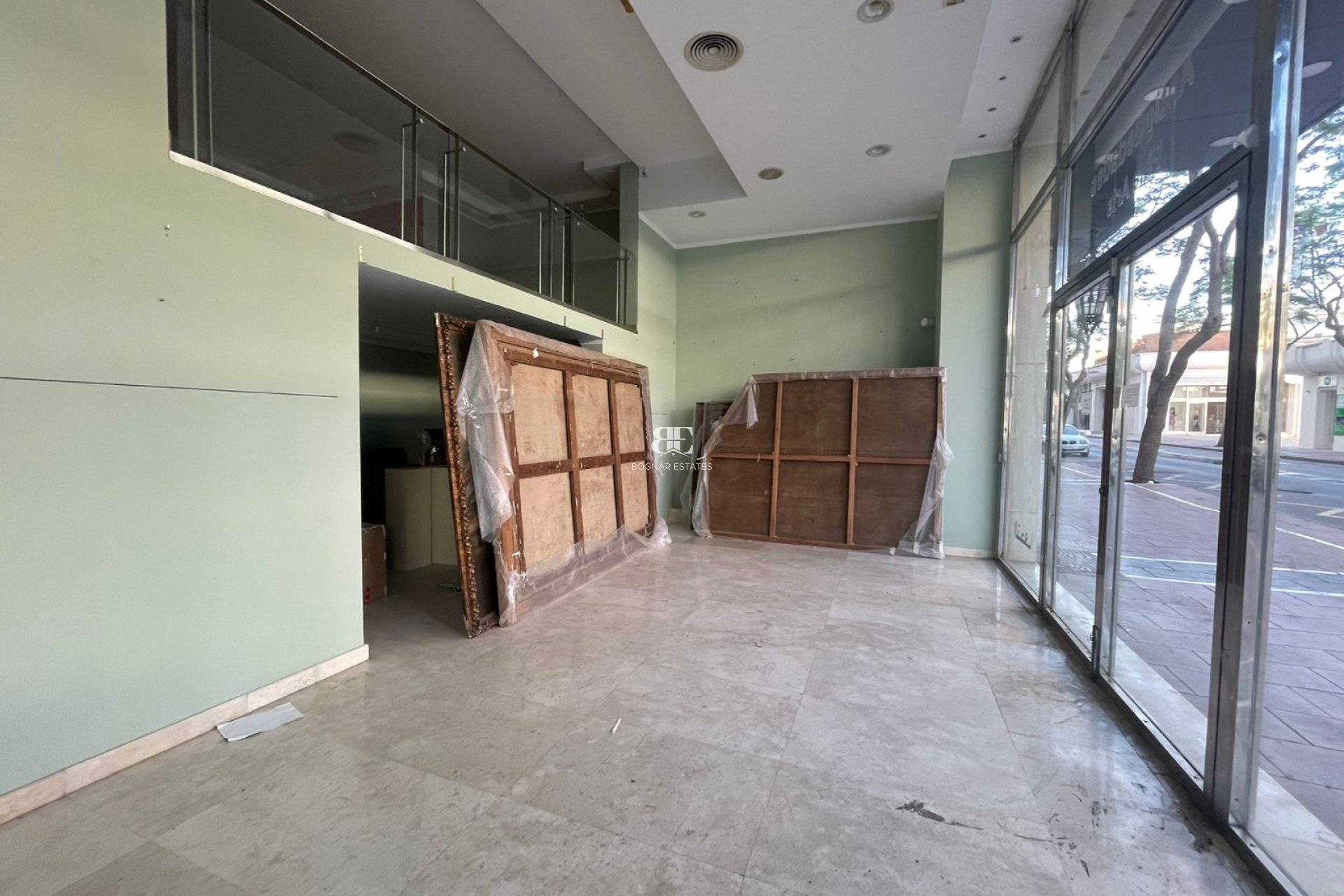 Herverkoop - Reclame -
Marbella - Puerto Banús