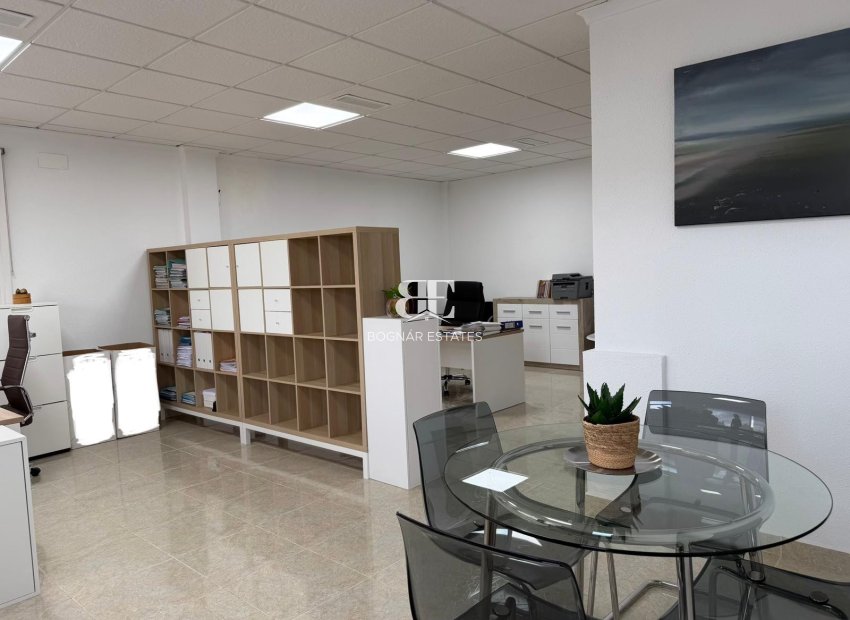 Herverkoop - Reclame -
Orihuela Costa - La Zenia