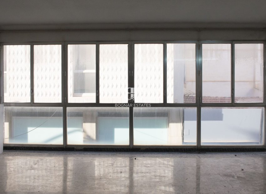 Herverkoop - Reclame -
Torrevieja - Center