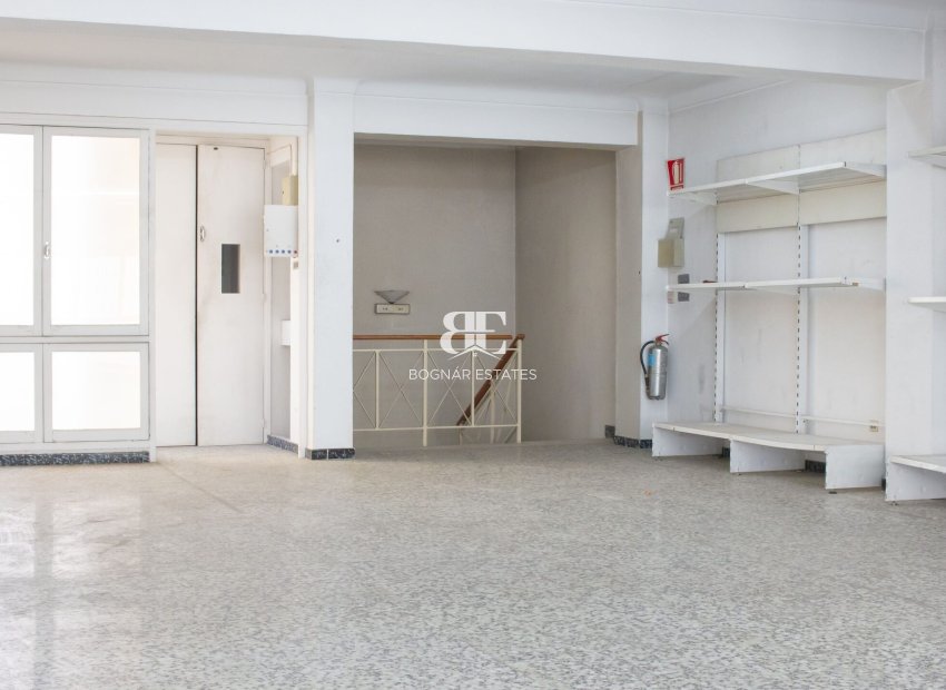 Herverkoop - Reclame -
Torrevieja - Center