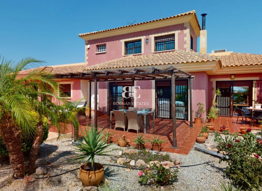 Herverkoop - Villa -
Aguilas